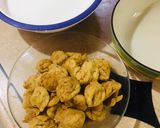 A picture of step 8 of Chatkharaydaar Dahi Baday.