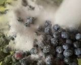 A picture of step 2 of Blueberry jam.