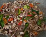 Foto langkah ke 3 dari resep Cumi Asin Tumis Pedas.