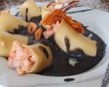 Foto del paso 10 de la receta: Macarrones rellenos de chipirones y gambas con salsa de tinta