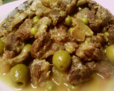 Foto del paso 4 de la receta: Morcillo de ternera con guisantes, champiñones y aceitunas