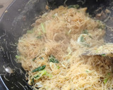 Foto langkah ke 3 dari resep Mi jagung goreng.