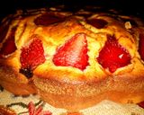 Foto del passaggio 4 della ricetta Torta soffice con fragole e mandorle