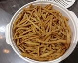 Foto langkah ke 6 dari resep Kue Bawang seledri kesyukaan Anak Bontot.