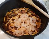 Foto del paso 3 de la receta Fideuá de chipirones, champiñones y gambas