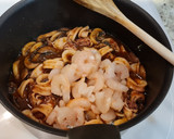 Foto del paso 3 de la receta: Fideuá de chipirones, champiñones y gambas