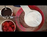A picture of step 3 of Choco Strawberry instant dessert.