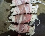Hình bước làm 2 của món Bò cuốn nấm chiên