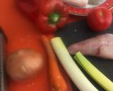 Foto del paso 1 de la receta: Caldo de rape con merluza y Gambones
