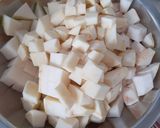 Melengető zöldségkrémleves kolbászchipssel és reszelt sajttal recept fázis 1 fotója