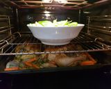 Foto del paso 3 de la receta Pollo al horno con girgolas, patatas y verduritas