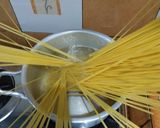 Foto langkah ke 1 dari resep Fettuccine carbonara.