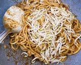 Hình bước làm 3 của món Mì udon xào