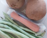 Foto langkah ke 1 dari resep Mashed potato dengan sosis pedas dan buncis.
