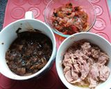 A picture of step 2 of Tuna on Sandwich w/ Salsa Capsic-Onion&Mushroom Toma😙🎏🐟🧀🌮😄.