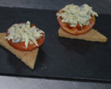 Foto del paso 4 de la receta: Tostas de tomate confitado y pollo
