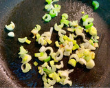 Foto del paso 3 de la receta: Espaguetis con salsa cremosa de aguacate🥑