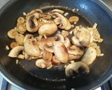 Une image de l'étape 1 de Omelette aux champignons et emmental.