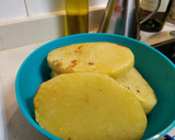Foto del paso 1 de la receta: Patatas guisadas con gambones