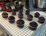 Foto langkah ke 10 dari resep Cupcake Coklat Super Gampang (tanpa telur tanpa susu).
