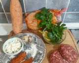 Foto del paso 1 de la receta: Hamburguesa con Sobrasada Picante Mallorquina, huevos de codorniz y un toque Griego con queso Feta