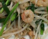 A picture of step 9 of Stir-fried Bean Sprouts and Prawns with Salt and Garlic.