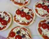 A picture of step 4 of English Muffin Anpanman Pizzas.