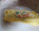 Foto langkah ke 5 dari resep Telur Dadar Gulung.