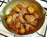 A picture of step 6 of Stir-fried and Simmered New Potato and Lotus Root with Sesame Seeds.