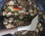 Foto langkah ke 3 dari resep Tahu Kerang Tumis Cabai Hijau.