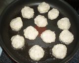 A picture of step 3 of Fluffy Crispy Lotus Root Chicken Tsukune Patties.