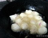 A picture of step 2 of Dahi bonda.