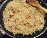 Foto del paso 4 de la receta: Falsas migas de cuscús con verdura su chorizo y brochetas de langostinos con piña