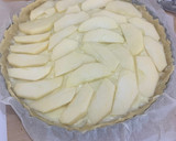 Foto del paso 6 de la receta: Tarta de manzana con masa quebrada, crema pastelera y mermelada de albaricoque. Todo casero