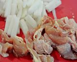 A picture of step 1 of Chinese-Style Chicken and Daikon Radish.