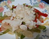 Foto del paso 5 de la receta: Bacalao desmigado con fritada de pimientos y cebolla