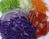 A picture of step 2 of Thai-style Salad with Vegetables and a Sunny-side Up.
