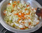 Foto del paso 2 de la receta: Guiso de verdura y gambas