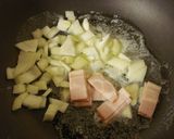 A picture of step 8 of Clam Chowder-Like Cream Pasta.