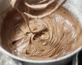 Foto del paso 5 de la receta: 🍫Bizcochuelo chocolatoso esponjoso y húmedo - Chocolate de taza + cacao amargo - Fácil y rendidor 🍫