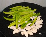 A picture of step 2 of Green Chilli Thecha.