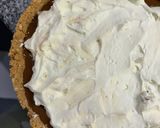 Foto del paso 7 de la receta: Tarta de crema, dulce de leche y frutillas 🍓