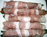 A picture of step 4 of Carrot and Green Bean Pork Wraps.