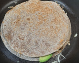 Foto del paso 6 de la receta: Quesadilla integral de chili con carne, aguacate y mozzarella 🥑