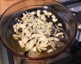 Une image de l'étape 3 de Courgettes en sauce verte, vin blanc et ail des ours.