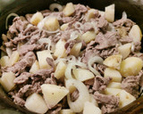 Foto del paso 7 de la receta: Bistec con papas en chile morita
