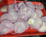 A picture of step 3 of Pyaz ki pakori.