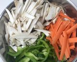 Hình bước làm 2 của món Bún gạo lứt xào tôm