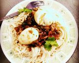 A picture of step 3 of Boiled spaghetti and egg curry.