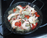 Foto del paso 12 de la receta: Sartenes de berenjena con gambas y huevos poché